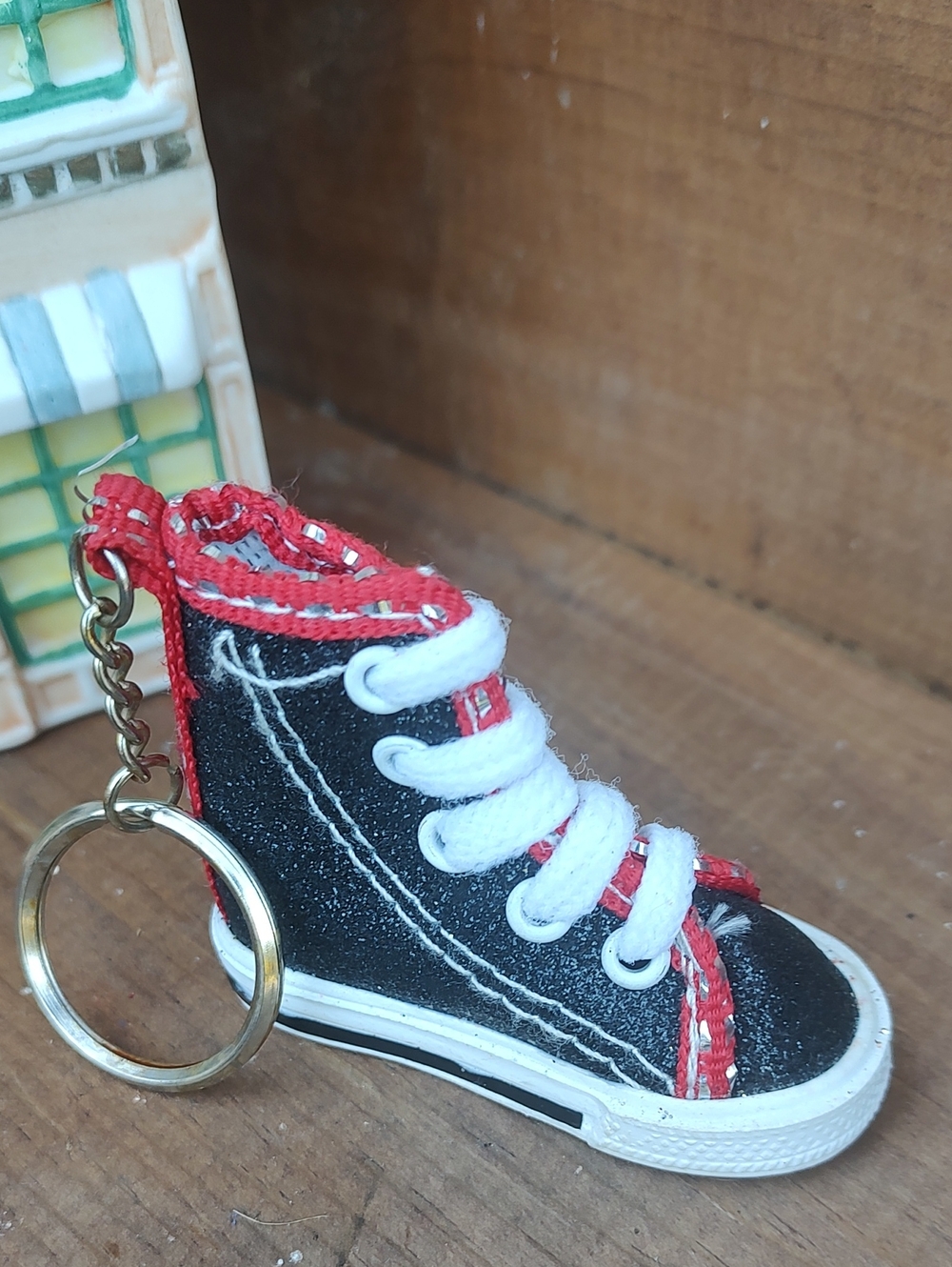 High-Top Sneaker Keychain - Black and Red - Picture 5 of 7
